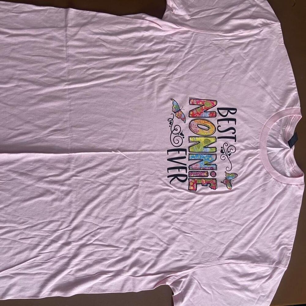 Gildan Best Nonnie Ever Pink T-shirt